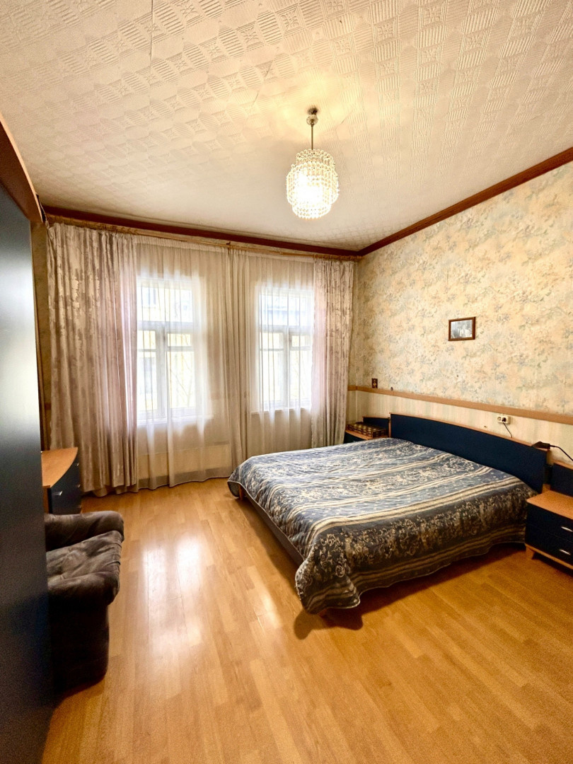 Арт. 68207344 
Продам 2-комнатную (по факту-4-комнатную двухуровневую) квартиру в деревянном доме на втором этаже в центре города Архангельска. Расположенная на улице Чумбарова-Лучинского, д. 22, эта квартира идеально подойдет для тех, кто ценит традиционный стиль и атмосферу.

Квартира имеет просто
