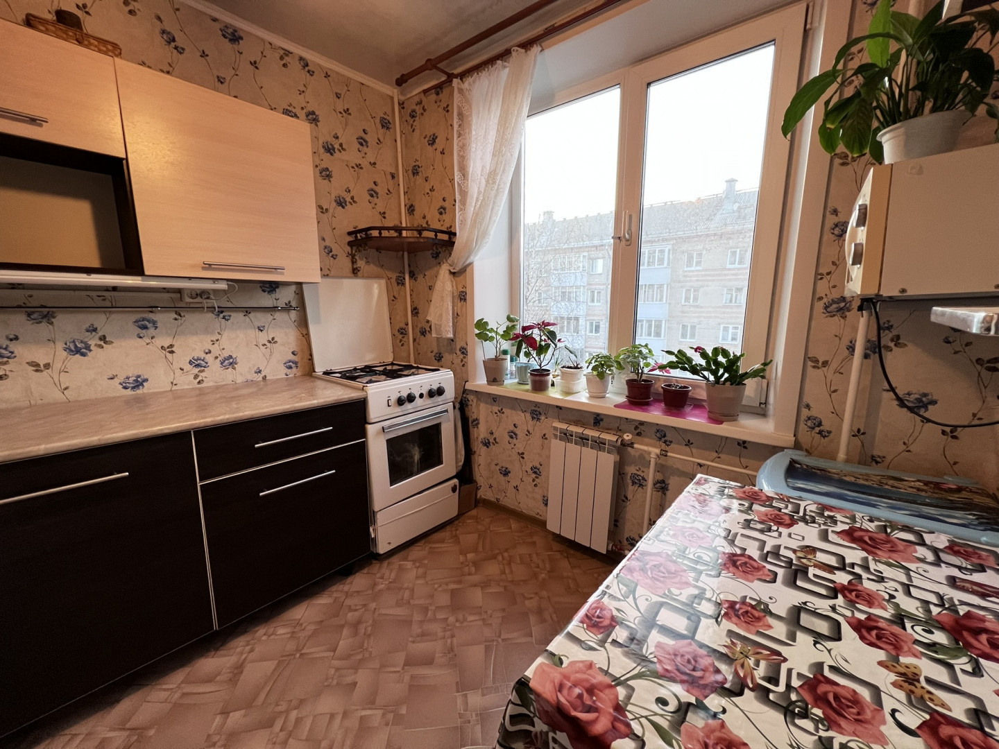 Арт. 99965225 
Продам просторную и светлую 1-комнатную квартиру.
Во дворе детская площадка и места для парковки автотранспорта. Локация очень удачная! В шаговой доступности детский сад, школа, продуктовые и хозяйственные магазины. Рядом остановки общественного транспорта, учебные заведения, Архангел