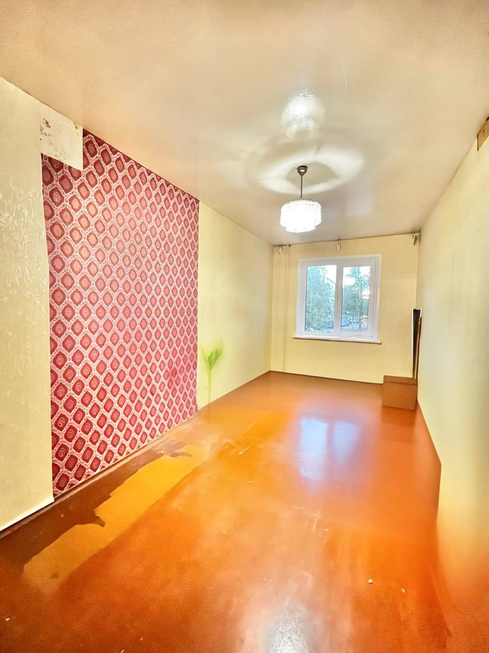 Арт. 109236865 
Прямая продажа, освобождена . На комфортном 2-м этаже . Под ремонт ваших фантазий. 
Состояние жилое . Окна пластик : кухня и спальня, балконное окно - дерево . 
Трубы в ванной заменены. Балкон застеклен в дереве.
Дом находится в спальном районе. В шаговой доступности все необходимое 