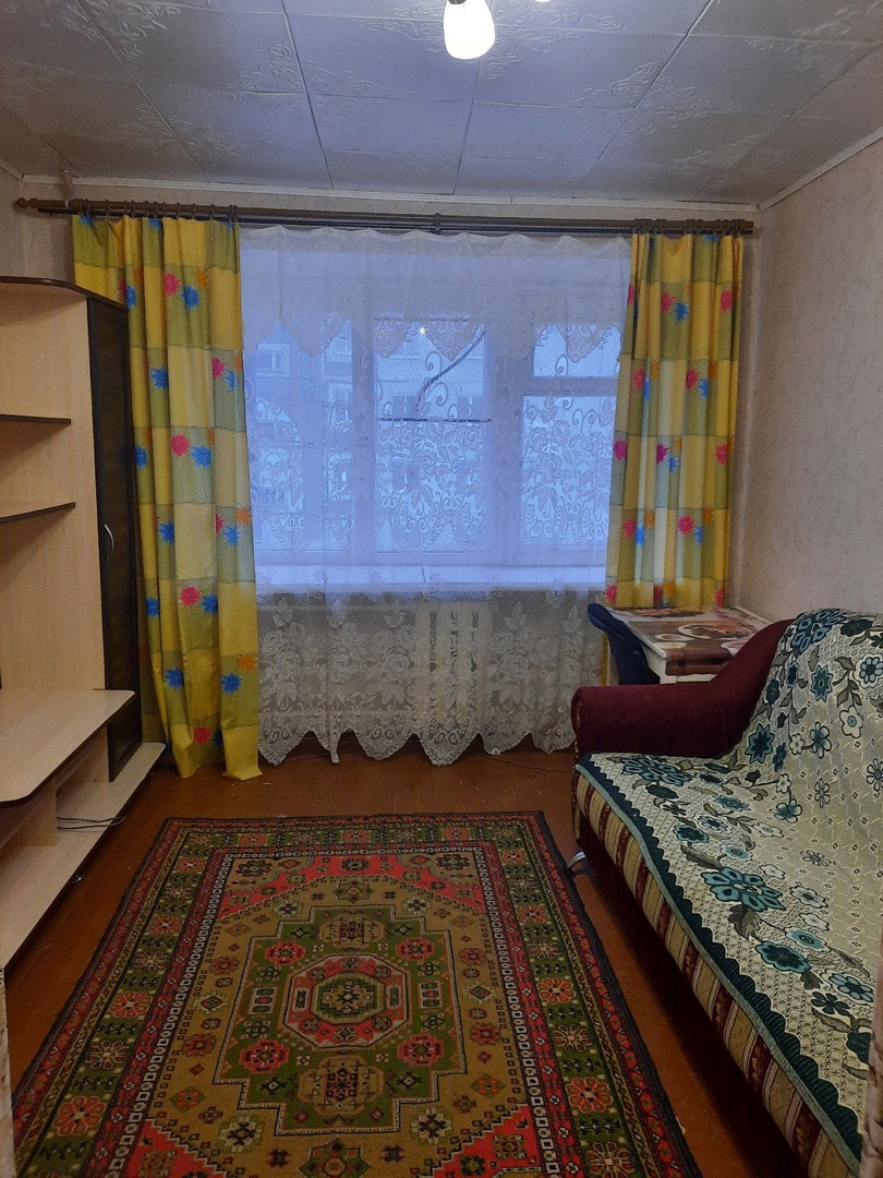 Арт. 83098028 
На продаже комната 13.3 кв.м. /жилое помещение/.
Комфортный 3 этаж в пятиэтажном, кирпичном доме.
Чистая, уютная, светлая, очень теплая!
Установлена новая входная дверь!
Замечательная возможность сделать косметический ремонт по своему вкусу!
Места общего пользования в нормальном состо