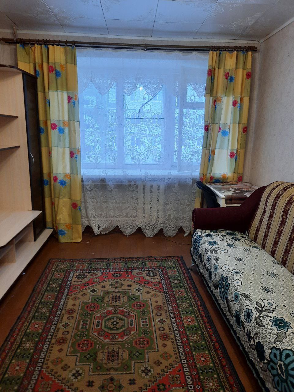 Арт. 92599518 
На продаже комната 13.3 кв.м. /жилое помещение/.
Комфортный 3 этаж в пятиэтажном, кирпичном доме.
Чистая, уютная, светлая, очень теплая!
Установлена новая входная дверь!
Замечательная возможность сделать косметический ремонт по своему вкусу!
Места общего пользования в нормальном состо