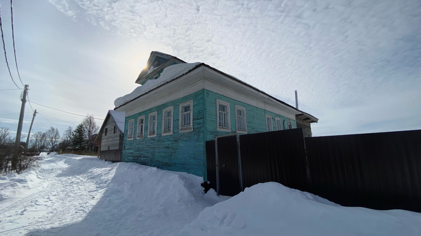 Арт. 98883166 
Продаётся уютный загородный дом в 15 минутах от городской суеты!   
Представьте себе СВОЙ СОБСТВЕННЫЙ загородный дом, утопающее в зелени, где по утрам Вас будят ПЕНИЕ птиц, а не шум машин. 
Всего 15 минут от центра – и вы уже здесь, в своём уголке СПОКОЙСТВИЯ и гармонии.  

 Этот дом 