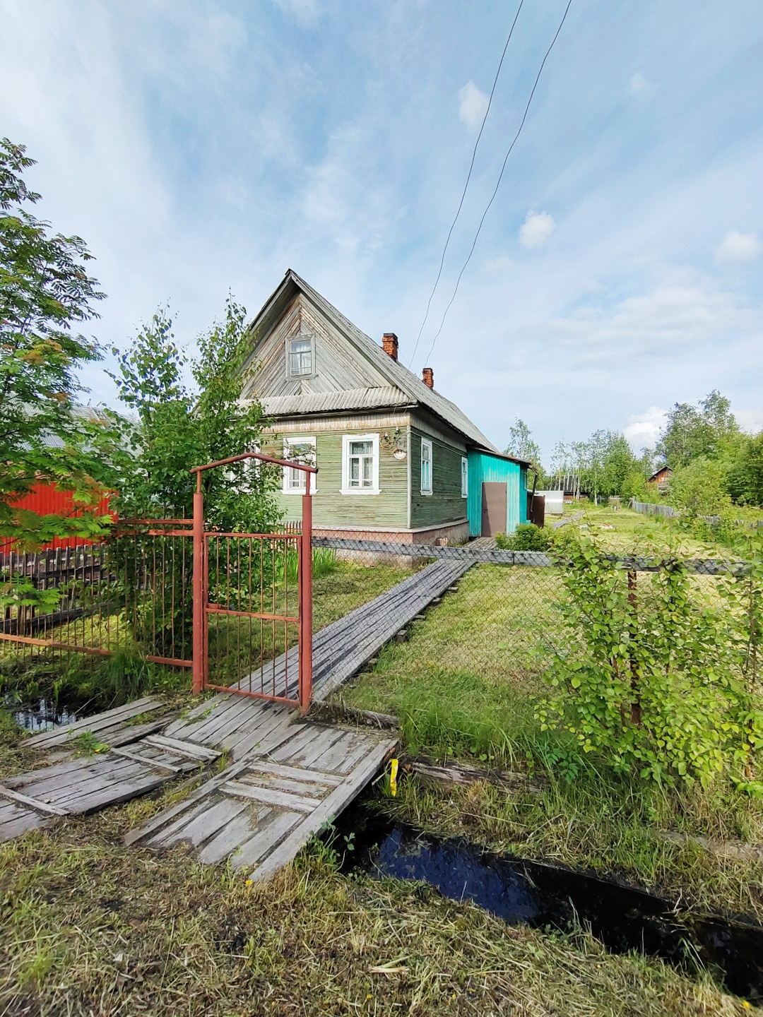 Арт. 107985608 
Продается 1/3 дома и участка в Соломбальском районе (ул. Гренландская, д.23).

+ дом и участок в собственности;
+ рубленный дом 1954 года постройки расположен на плодородном участке;
+ в основании дома бетонные блоки;
+ помещения в хорошем состоянии, чистые и ухоженные;
+ к дому веду