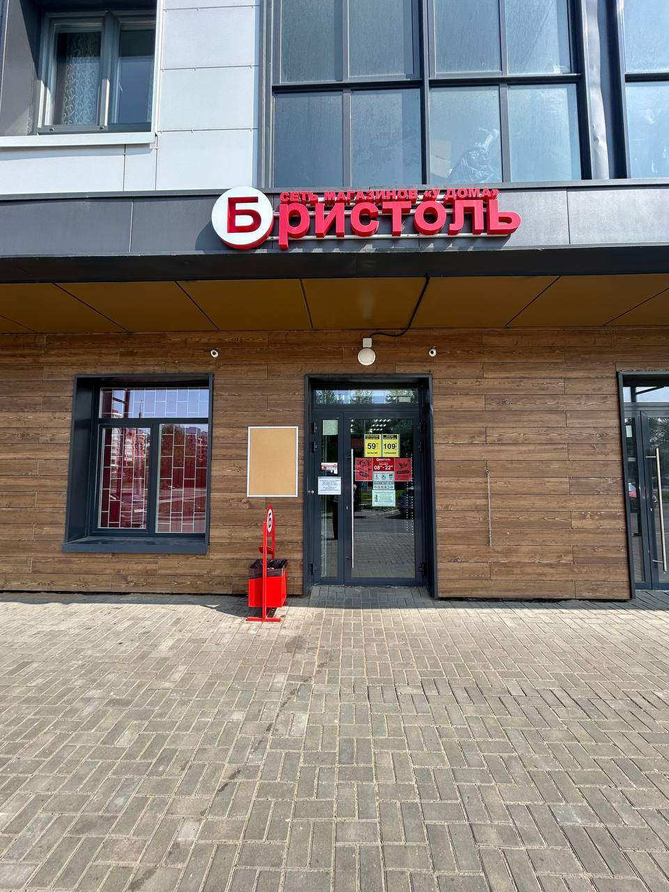 Арт. 107228788 
Продается коммерческое помещение в самом сердце района Соломбала!

• Общая площадь: 111.2 кв.м — просторное и светлое пространство, готовое к реализации ваших идей.

• Возможность перепланировки: создайте идеальную планировку под свои нужды и бизнес.

• Удобный вход: доступ с обеих с