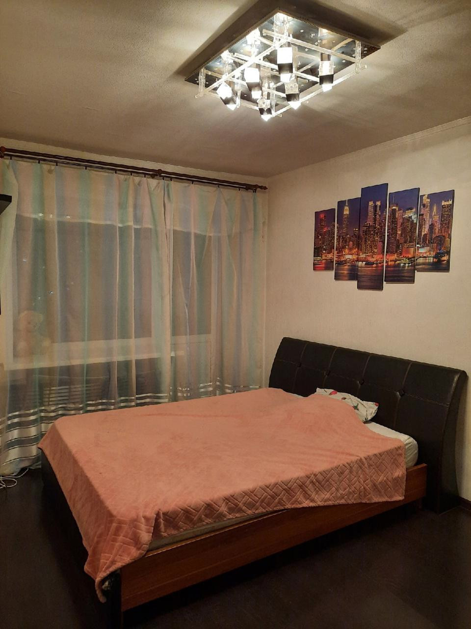 Арт. 106635042 
Сдаётся в аренду хорошая 1-но комнатная квартира в центре города!
Хорошее состояние, есть вся необходимая мебель и техника.
Освобождена!
Цена: 25 000 рублей в месяц - все включено!
Залог: 10 000 рублей, возвращается при выезде!
Разовая комиссия: 25 000 рублей!

Звоните и записывайтес