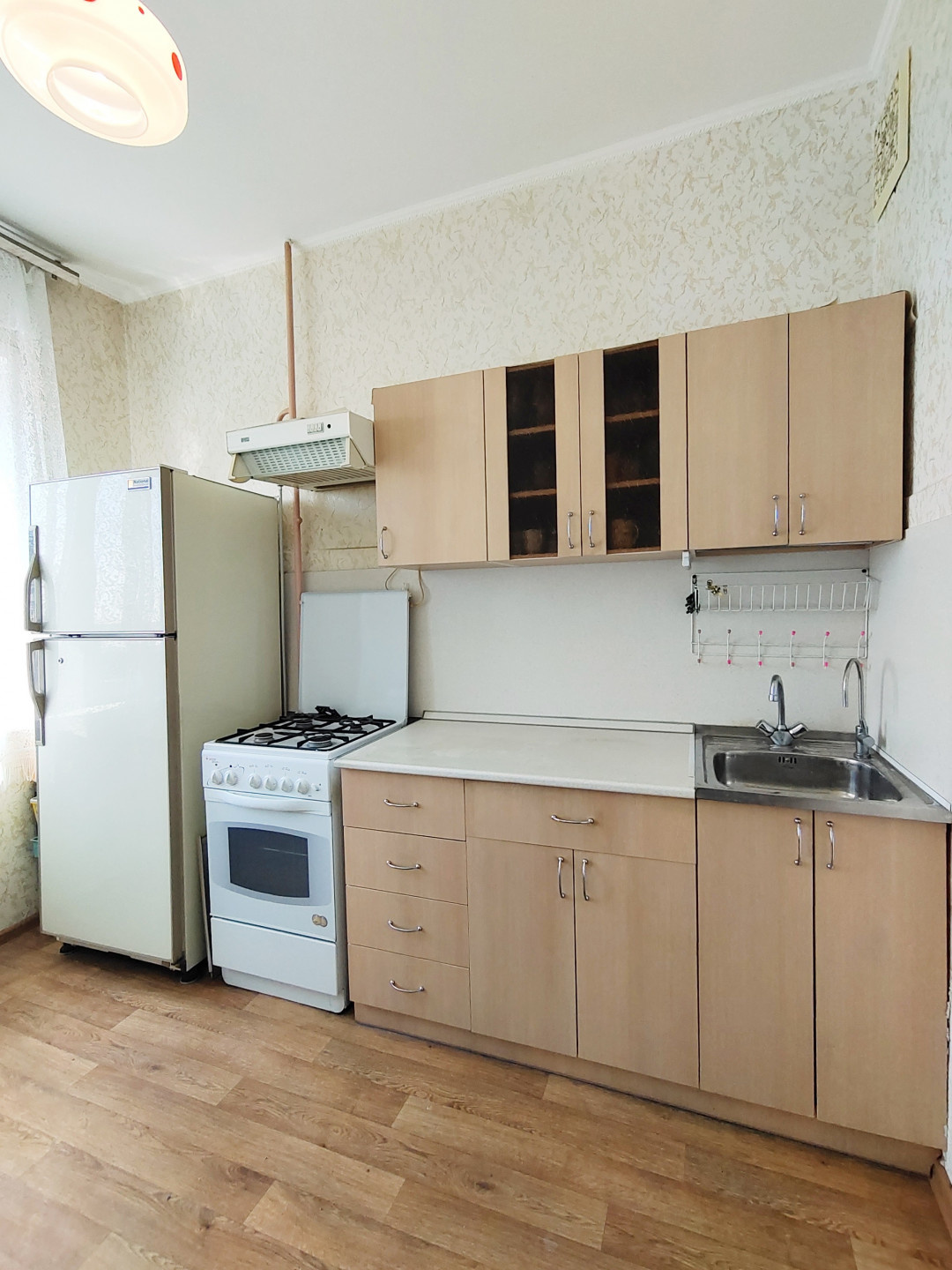 Арт. 110538385 
Сдается в аренду просторная 2-комнатная квартира 93 серии на 2-ом лесозаводе (пр. Ленинградский, д.356, корпус 3).

+ общая площадь квартиры 51,2 кв.м;
+ раздельные комнаты;
+ просторная кухня 8 кв.м;
+ установлены стеклопакеты;
+ квартира расположена на 8-ом этаже;
+ есть все необхо