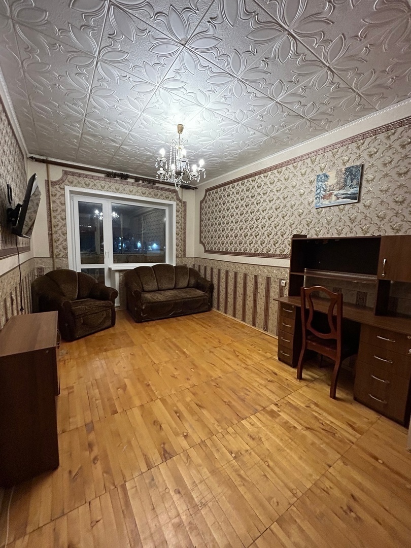 Сдается комната в аренду 18 кв.м в 4-х комнатной квартире. В квартире проживают только мужчины : порядочные , без вредных привычек , ответственные !!! Ищем таких же .
Звоните. Организуем показ в удобное для Вас время. 