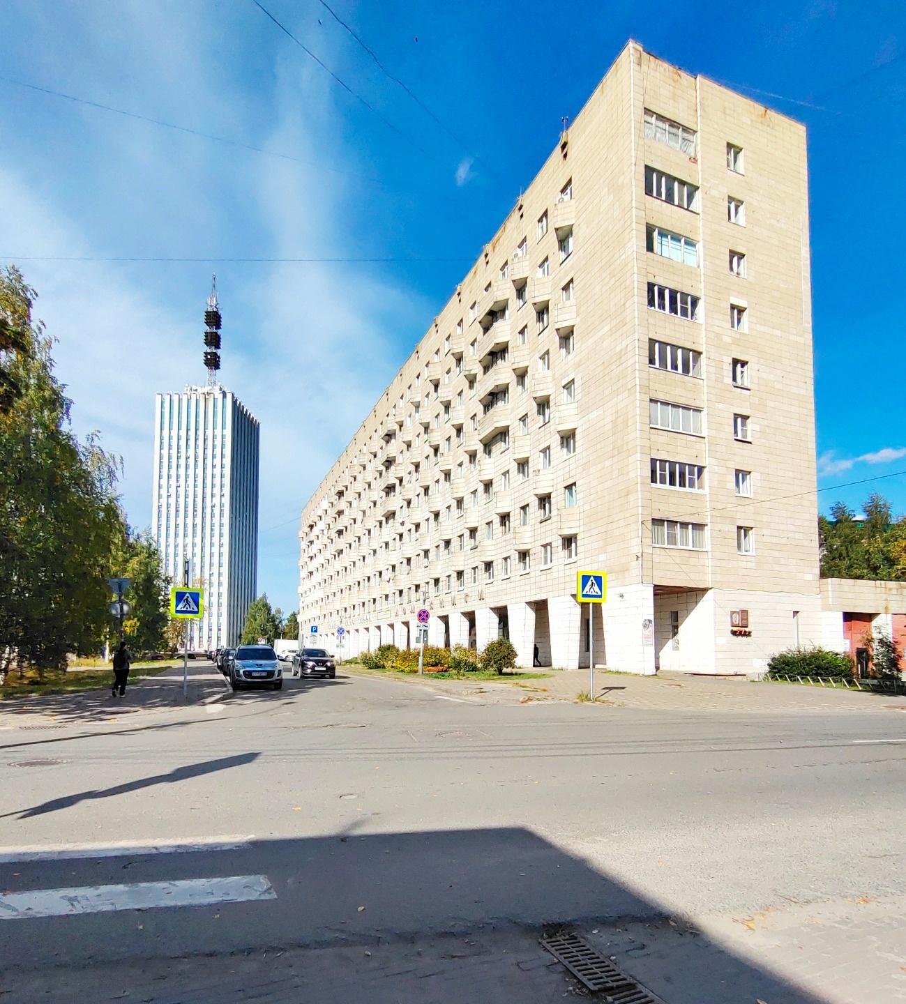 Купи или обменяй просторную 3-комнатную квартиру в самом центре города на площади Ленина! 

+ кирпичный дом 1984 года постройки;
+ индивидуальные планировки;
+ очень теплая, чистая и ухоженная квартира;
+ удобная планировка;
+ раздельные комнаты;
+ квартира расположена на комфортном 5-ом этаже;
+ об