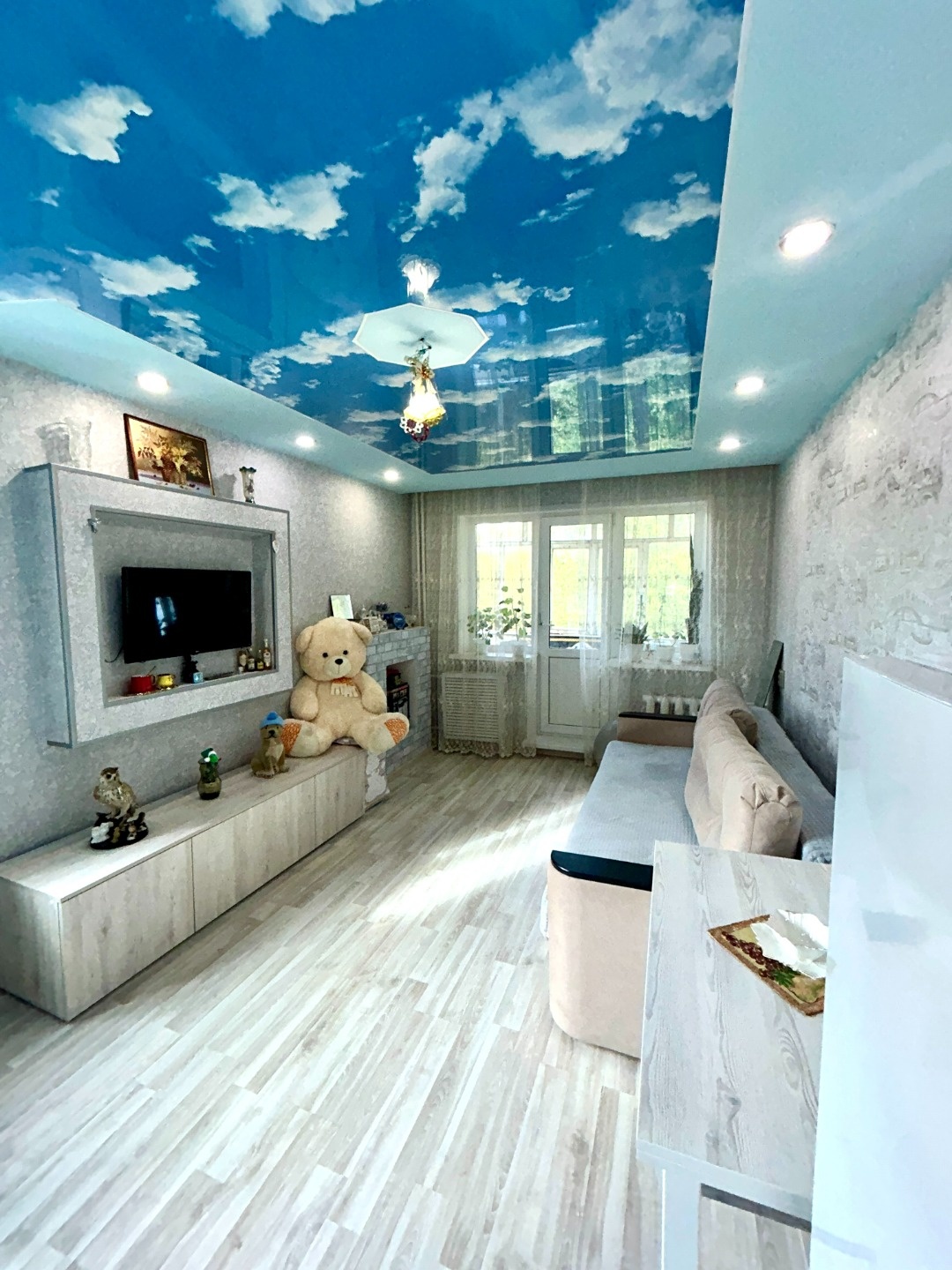 
Продам уютную 2-комнатную квартиру! 

Третий этаж четырехэтажного кирпичного дома  
Общая площадь: 41,7 кв.м.  
 Состояние: Отличное, готово к проживанию!

Эта светлая и комфортная квартира идеально подойдет для вашей семьи. Раздельные комнаты обеспечивают приватность, а совмещенный санузел — удобс