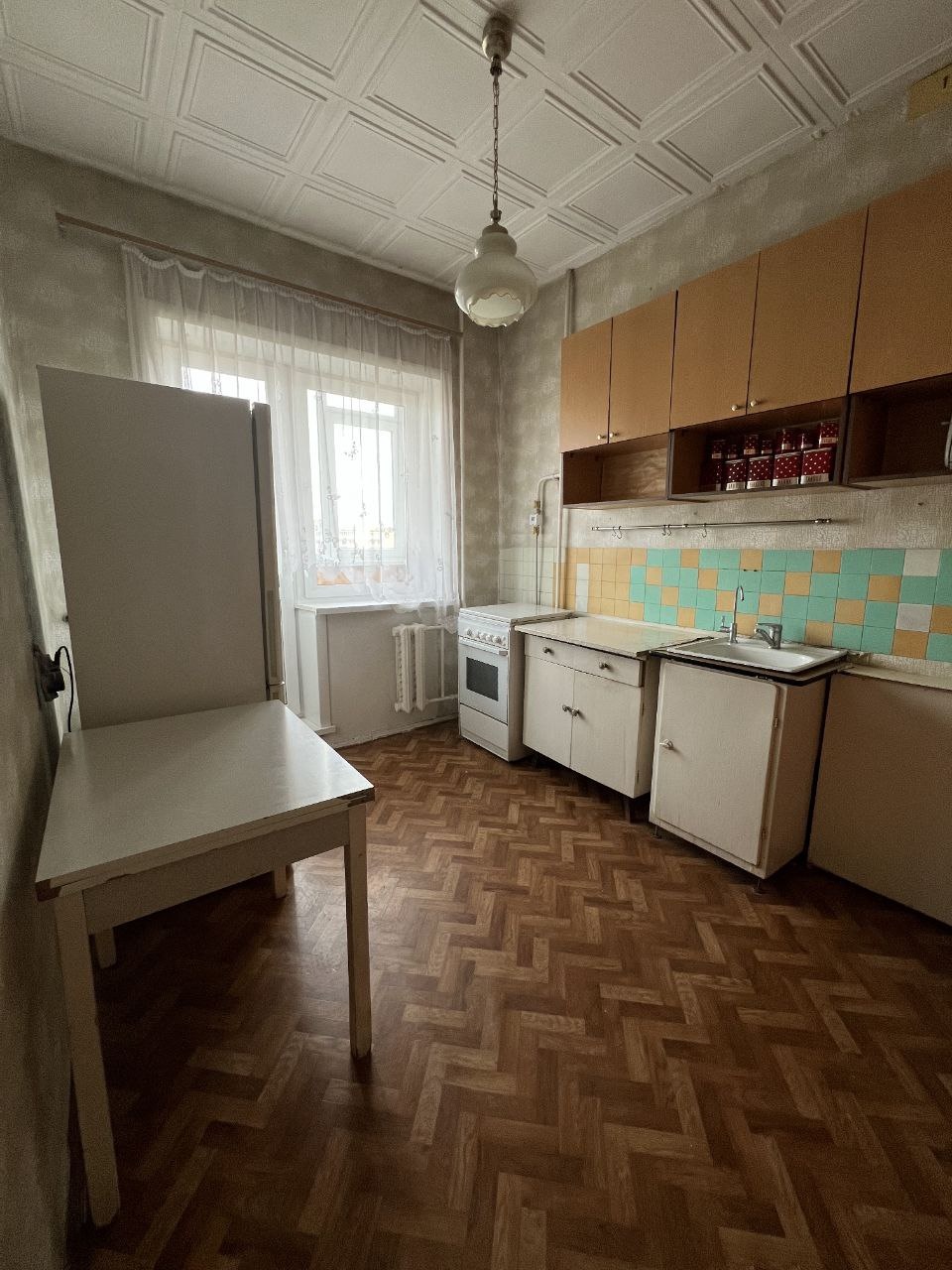 На прямой продаже светлая и просторная 3х комнатная квартира 93 серии, в центре Архангельска, по адресу ул. Тимме д.2

Эта уютная квартира в доме 1982 года постройки общей площадью 63,2 м2 .
- Просторная кухня 8,9 м2
- большая гостиная 17,5 м2
- две спальни 11,3 и 10,4м2
- 2 балкона, застеклены, что