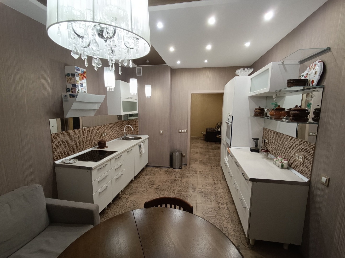 Не упусти возможность стать обладателем просторной 4-комнатной квартиры.

Отлична локация напротив гипермаркета Макси.
Улица Ф. Абрамова д. 5, к1.

Квартира находится на 7 этаже 10-этажного дома 93 серии.

Площадь- 98.6 кв.м. 
Благодаря современному дизайну и качественному ремонту, вам не придется б