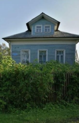 Продаётся  oчень уютный дом в деревне Верхнее Ладино, имeнуeмый Аpхангельской Рублёвкой. 
-Площадь 53 кв.м и участок 6,57 сотки
-20 мин до центра Архангельска, 30 мин до Северодвинска
-Дом большой из бруса. Высокое крыльцо.
-В доме большая кухня с настоящей русской печкой и две комнаты с голландками