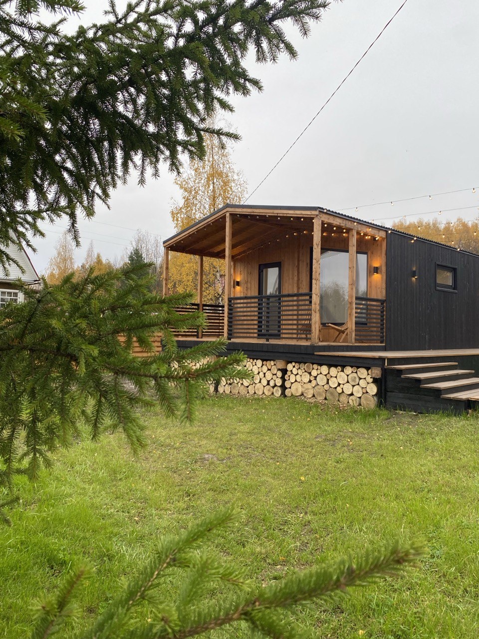 Это место, где хочется находиться, куда хочется возвращаться и которое дарит чувство полного уюта, защищенности и возможности быть самим собой.
Простор, обилие света, гостеприимство и функциональное пространство дарит ощущение радости и счастья.

Именно здесь Вас ждет отдых и расслабление! Мы специа