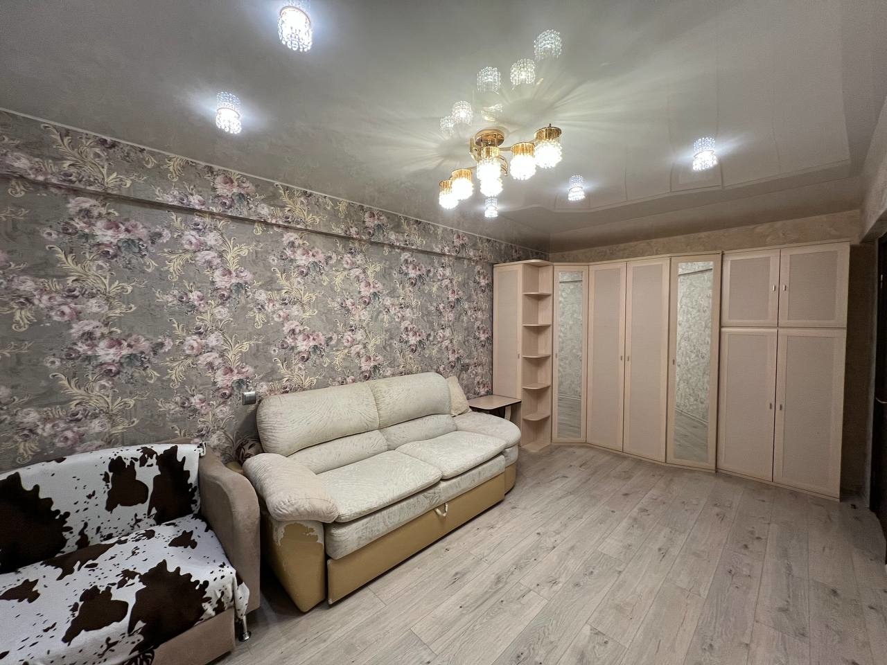 На длительный срок сдается ДВУХкомнатная квартира!
Ул.    2 этаж из 9
Квартира в идеальном состоянии!
+ Дом ульяновской серии, 1992 года постройки; 
+ Общая площадь квартиры 44 кв. м, две раздельные комнаты 18,7 кв. м. и 12,1 кв. м.;
+ Кухня площадью 6,1 кв. м.;
+Санузел совмещен, облицован кафельно