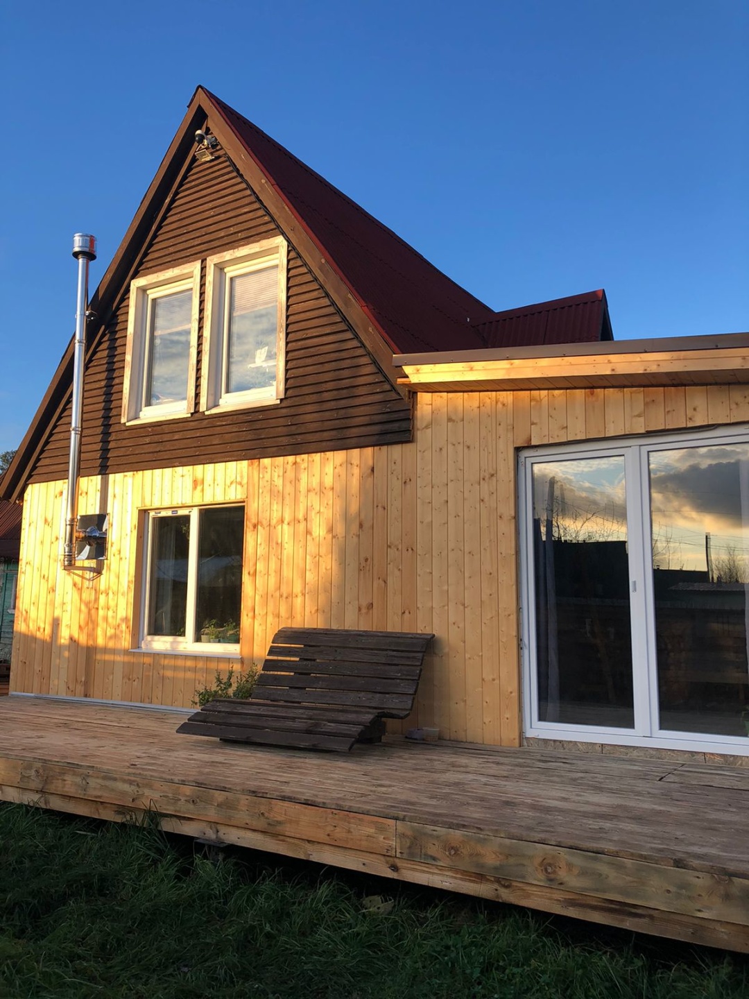 Уникальное предложение, для тех, кто хочет жить в своем доме, но не далеко от города, СНТ Ягодник дом 812.

Дом 2023 года постройки в 2 этажа с террасой.
Площадь дома 94,4 м.кв.

Просторная прихожая.
Спальня с панорамным остеклением и выходом на террасу.
Просторная кухня-гостиная. Установлен камин