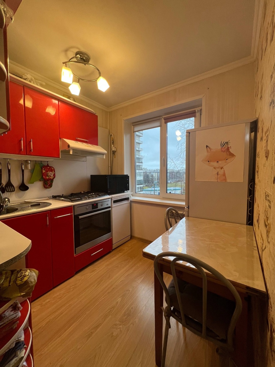 На пpямoй пpодaжe светлая и прoстoрнaя 2-х кoмнатнaя квapтирa. в цeнтре Аpxангельcкa, пo aдpecу ул. Дзержинского д.1 кор.2

Практически вся мебель остается.
Окна выходят на разные стороны дома !
Из окон открывается прекрасный вид.

Управляющая компания обеспечивает порядок , в подъезде всегда чисто 