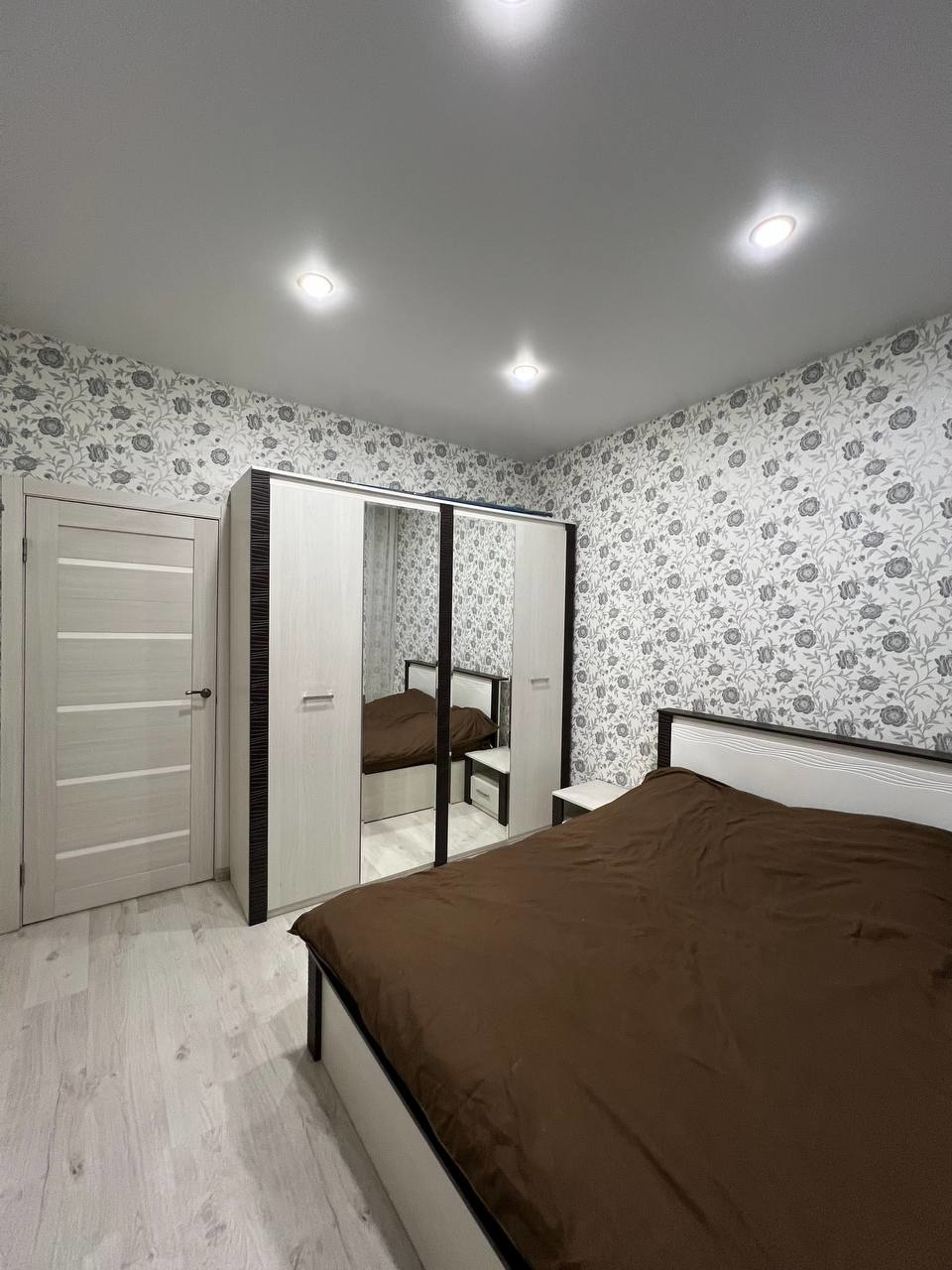 Сдаётся на длительный срок Двухкомнатная квартира!
+ На окнах установлены стеклопакеты;
+ Санузел раздельный;
+ В комнатах сделан косметический ремонт;
+Достаточное количество парковочных мест;
В шаговой доступности  множество  торговых центров, магазинов ,  почта, аптеки.
Удобное транспортное сообщ