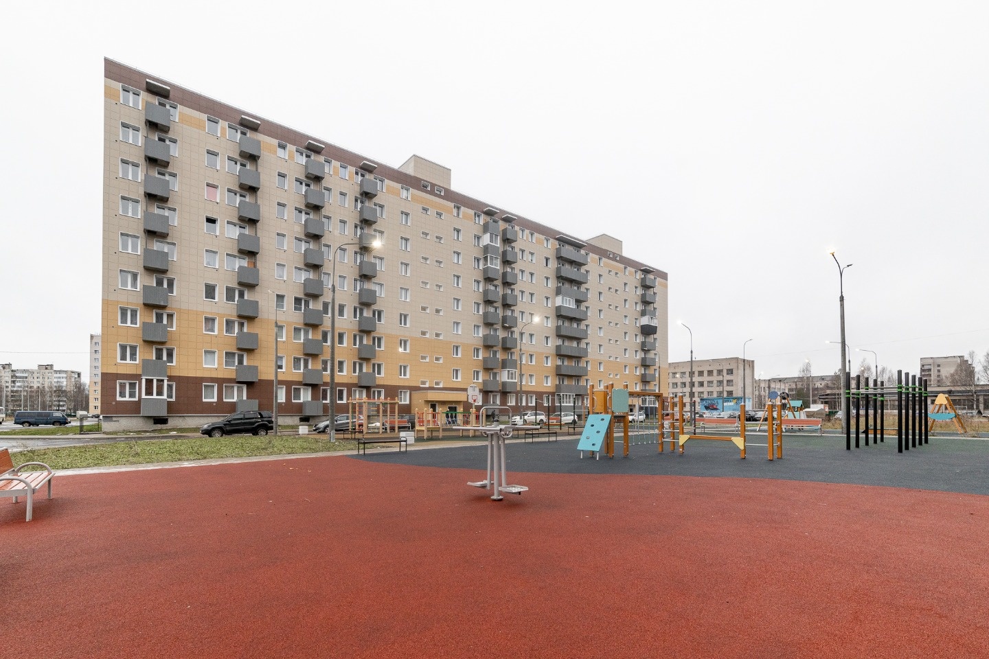 Предлагаю Вашему вниманию просторную 2-комнатная квартиру в новом доме! 
+ дом 2024 года постройки;
+ 8 этаж из 9 (высокий цоколь);
+ очень теплая квартира;
+ общая площадь 53,3 кв.м., просторная кухня 9,0 кв.м;
+ дом с электроплитами;
+ санузел совмещен;
+ установлены стеклопакеты;
+ установлены сч