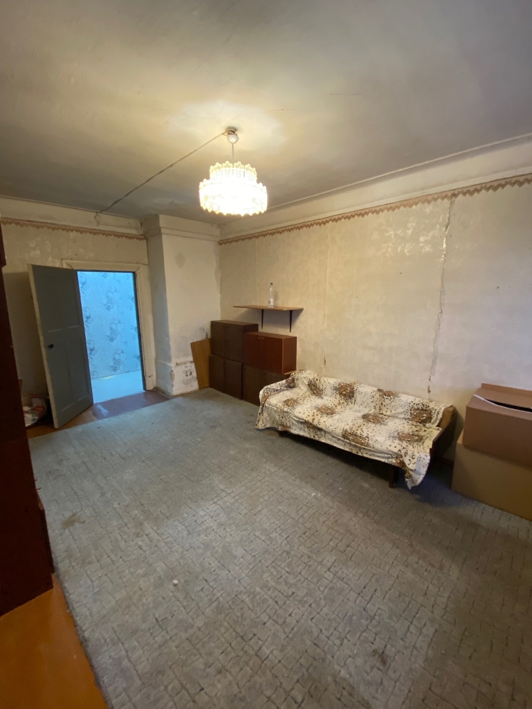 Сдается на длительный срок 2х -ком квартира. 
Вода имеется. Отопление Печное, есть сарайка для дров.
Сдадим на длительный срок. 
Стоимость 10т.р.+ку+ разовая комиссия АН 5т.р. 