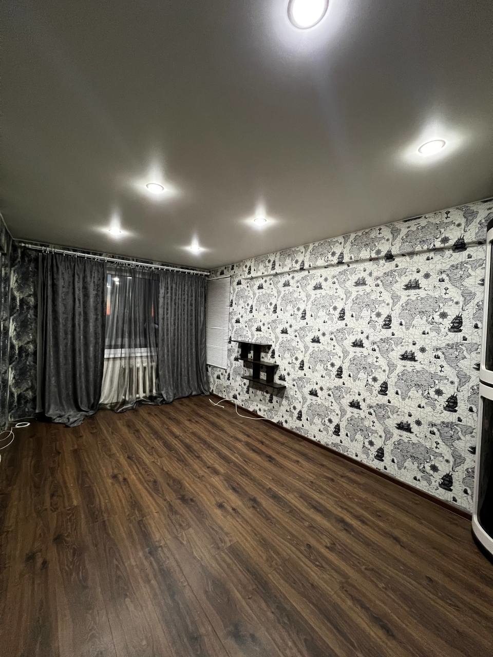 Сдаётся на длительный срок Двухкомнатная квартира!
+ На окнах установлены стеклопакеты;
+ Санузел совмещен;
+ В комнатах сделан косметический ремонт;
+Достаточное количество парковочных мест;
В шаговой доступности  множество  торговых центров, магазинов ,  почта, аптеки.
Удобное транспортное сообщен