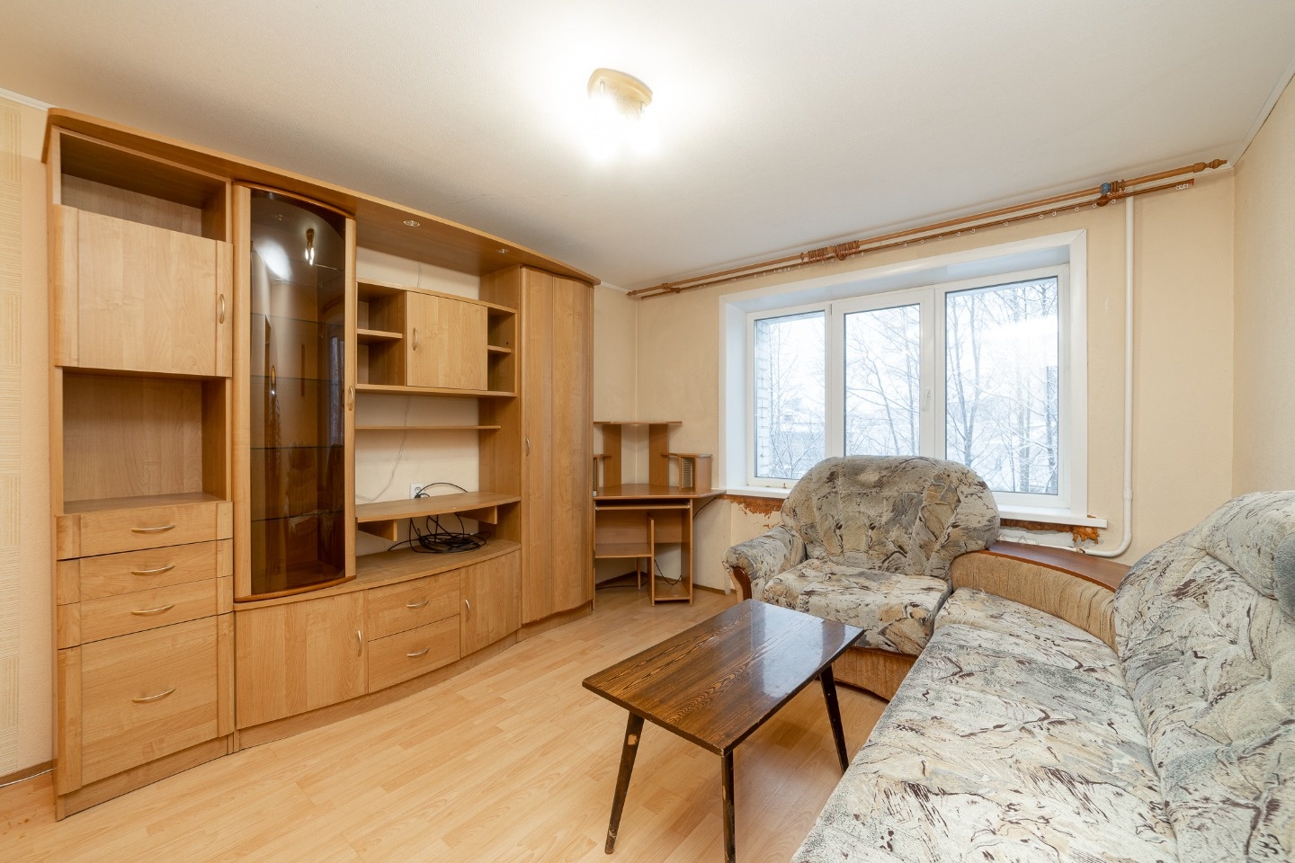 
НА прямой продаже ОДНОкомнатная квартира в центре города!!!
 Квартира светлая, аккуратная в хорошем состоянии!!!!

+Общая полезная площадь квартиры 30,4 кв.м; 
+Комната площадью – 16,8 кв.м; 
+Кухня площадью 6,6 кв.м. вмещает все самое необходимое, счетчик на газ установлен;
 +КИРПИЧНЫЙ дом, толсты