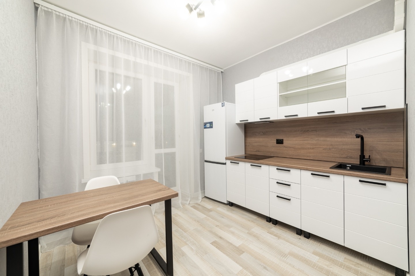 Она классная! Надо брать!
На прямой продаже шикарная ОДНОкомнатная с современным, стильным ремонтом! 
В подарок новым собственникам остаётся всё вы видите на фото!
 Площадь квартиры составляет 30,1 кв. м. + просторная лоджия с панорамным остеклением!
ЖК «О’Берег» расположен на берегу реки Северная Д