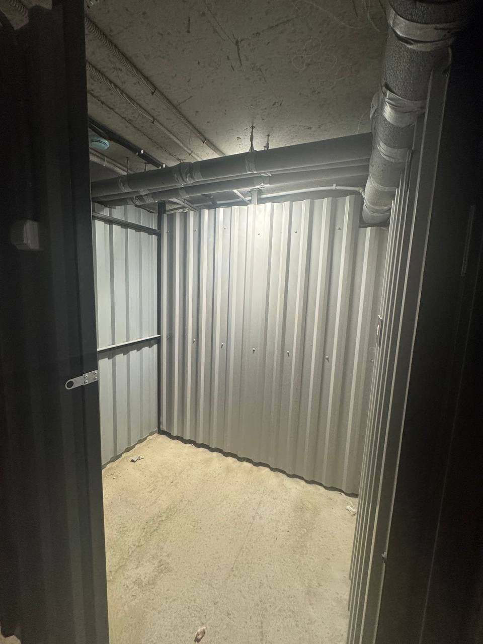 Продаётся кладовая в новом ЖК ГородА.

Кладовая расположена на цокольном этаже дома. Отдельные входы (не через подъезд). Удобный вариант не только для жителей этого дома, но и для жителей соседних домов.