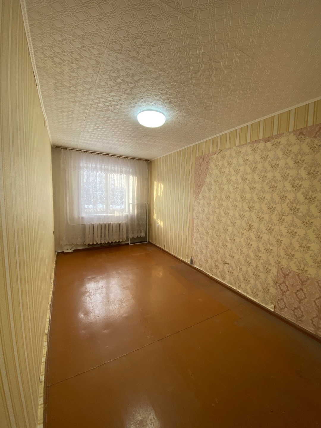 На продаже 2х-ком. квартира  панельном доме по адресу Магистральная 41. 
Квартира на комфортном первом этаже. Подъезд чистый, без посторонних запахов.

Сама квартира в обычном состоянии, все окна пластиковые.
Менялись стояки на пластиковые. 

Квартира на прямой продаже, освобождена. 
Звоните, более 