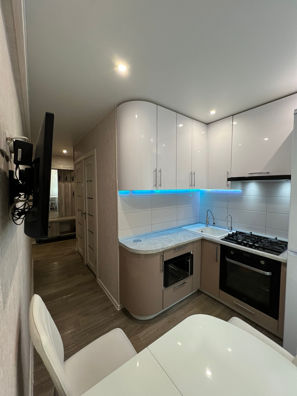 ? Ваша Новая Квартира в СЕВЕРОДВИНСКЕ: Комфорт, Тепло и Идеальное Расположение!
Мечтаете о просторе и функциональности? Вы по адресу! Готовая к переезду квартира 58,7 м² ждет вашу семью.

? Ваши Главные Преимущества:
Простор и Планировка: 3 изолированные комнаты (13,6 м², 18,6 м², 10,7 м²). Грамотна