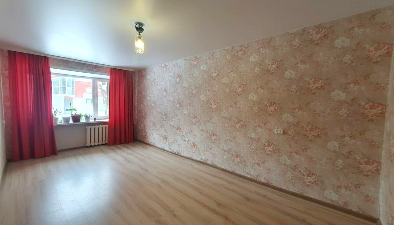 Отличное соотношение стоимости и комфорта!
Продаются две уютные смежные комнаты (16,2 кв.м и 13,3 кв.м) в пятикомнатной квартире в центре города. По документам – жилое помещение, не доля.
+ отремонтированные, ухоженные комнаты, общий размер соответствует площади полноценной 1-комнатной квартиры (29,