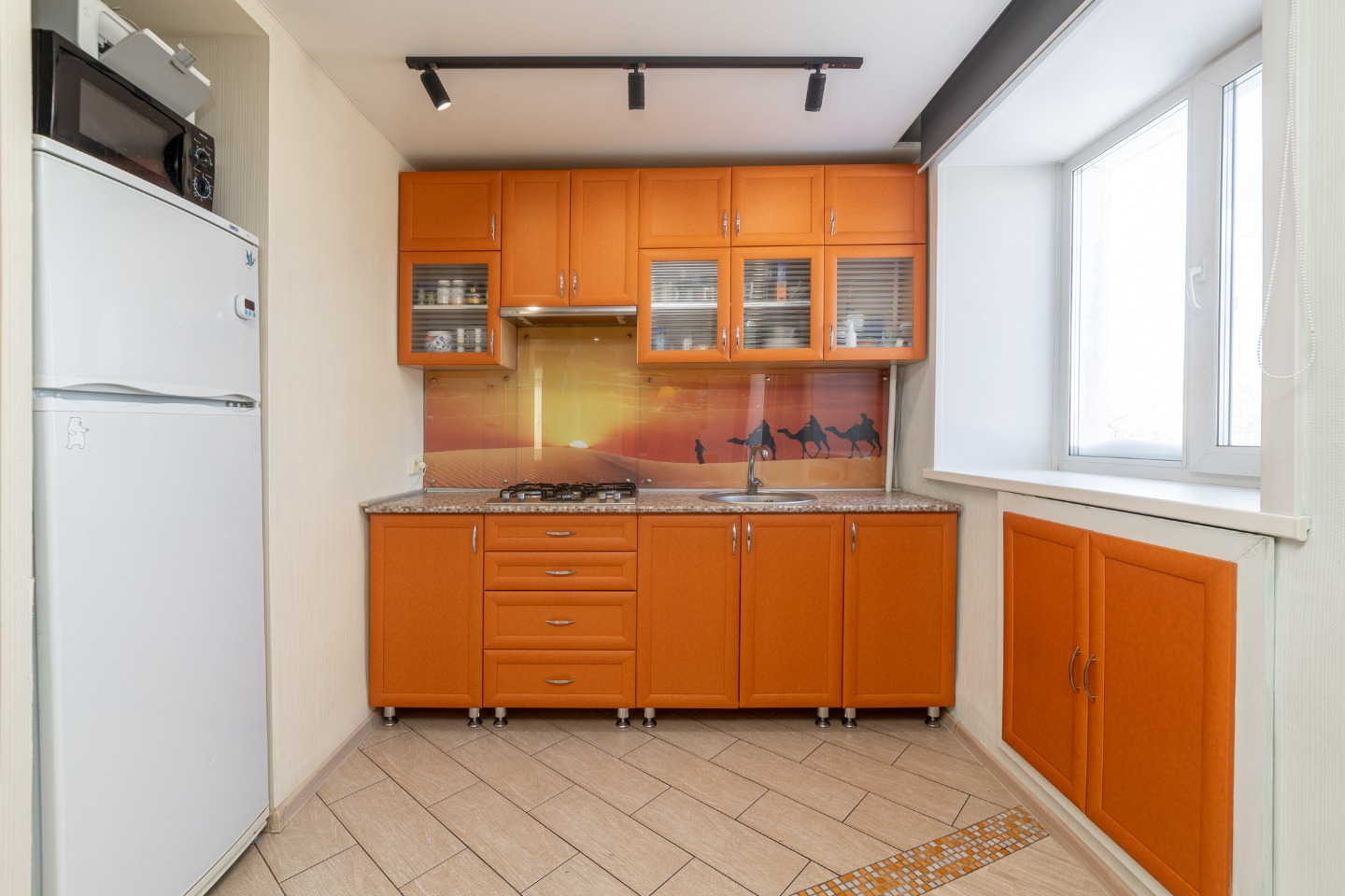   КЛАССНАЯ СТУДИЯ В ЦЕНТРЕ ГОРОДА, общей площадью 31 кв. м.!



 4 этаж из 5
+Квартира с ремонтом-в отличном состоянии;
+Ванная комната облицована кафельной плиткой;
+Напольное покрытие - ламинат;
+Натяжной потолок;
+Балкон застеклен, утеплён, обшит панелями;
+Установлены счетчики учета воды, газа;
