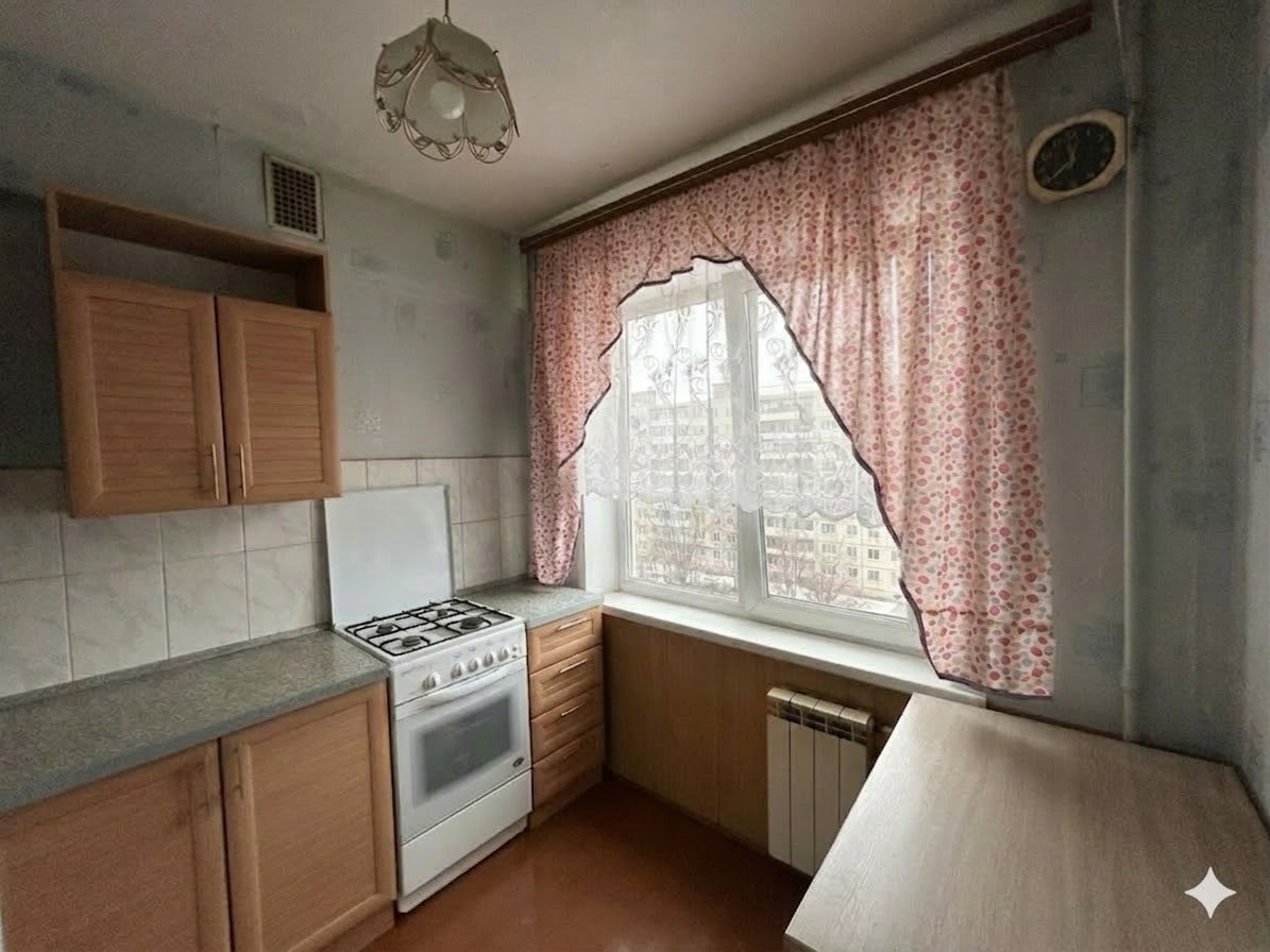 Продается 2-комнатная квартира в районе с развитой инфраструктурой. Объект находится в состоянии «под ремонт», что является преимуществом для покупателей, желающих создать индивидуальное жилое пространство и не переплачивать за чужую отделку.
Технические характеристики:
— В квартире установлены приб