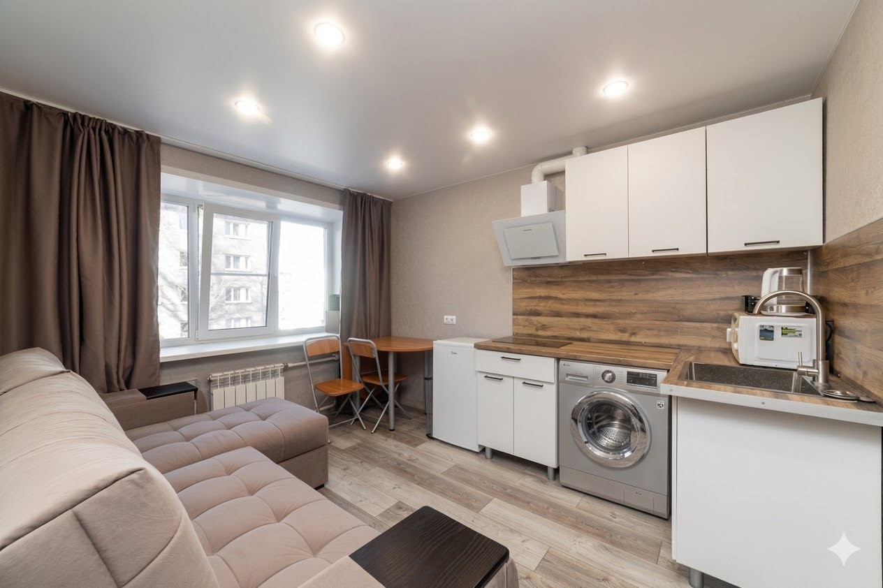 Классная СТУДИЯ в ЦЕНТРЕ ГОРОДА ждет вас! (ул. Логинова, д.33)
Свежий ремонт! Все в идеальном состоянии!

+ Комфортный 3-й этаж из 5-ти, кирпичный дом;
+ Стеклопакет;
+ Очень теплая квартира;
+ Полусухая стяжка пола. Покрытие-ламинат;
+ Санузел совмещен, облицован кафельной плиткой;
+Заменена электр