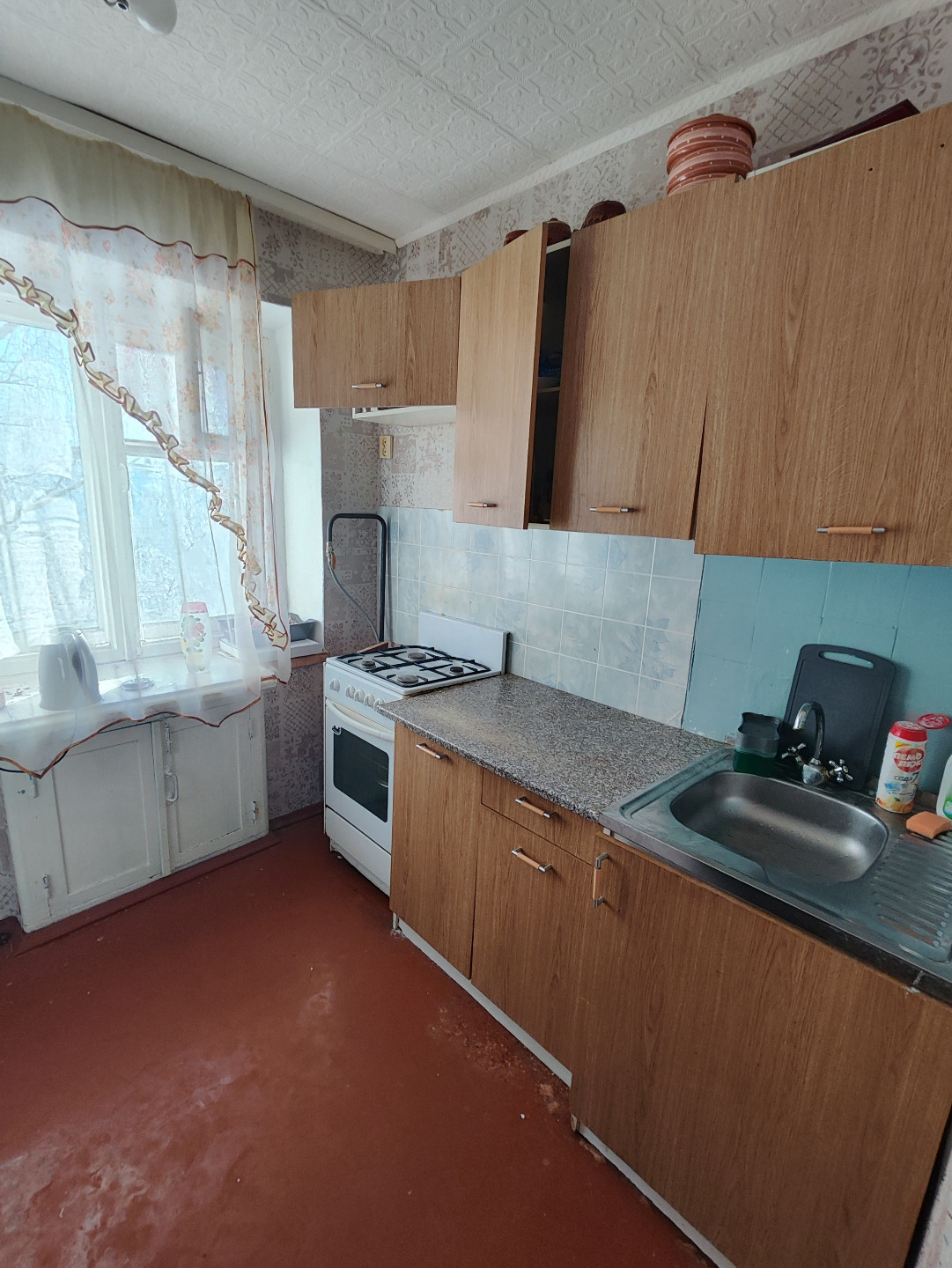 В продаже 2х комнатная квартира по адресу: ул.50-летия Октября, дом 40, к.1
Квартира чистая, светлая, сделан косметический ремонт, расположена на 4 этаже 4х этажного дома. Квартира требует вложений.  
В пешей доступности магазины, аптека, школы, детский сад, музыкальная школа

В нашей компании мы по