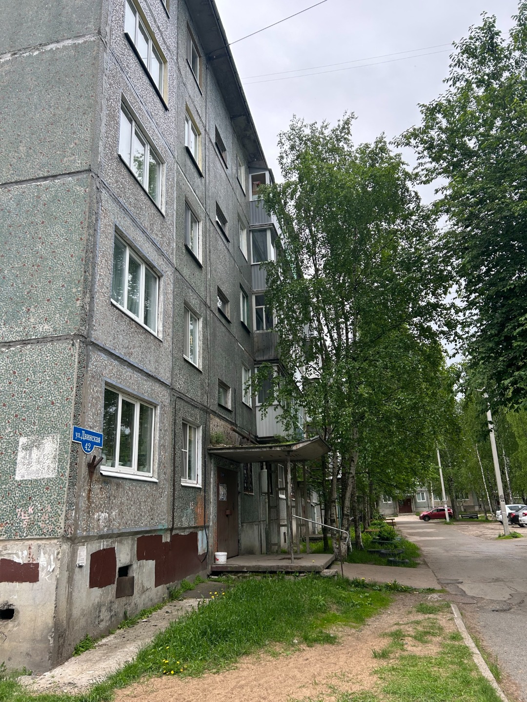 Продается однокомнатная квартира площадью 30.2 кв.м в панельном доме на Двинской №42.
Объект расположен на пятом этаже. 

Квартира предлагается в состоянии под ремонт, что дает новому владельцу полную свободу для реализации любого дизайн-проекта.
В базовой комплектации уже установлены пластиковые ок