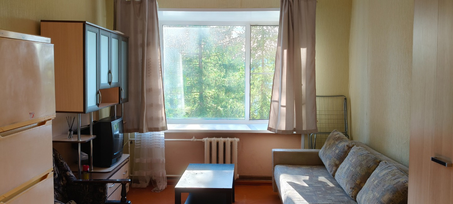 Продаётся уютная комната 17,2 кв. м на 4-м этаже в Октябрьском округе Архангельска, по адресу: улица Вологодская, дом 10. 

Это общежитие коридорного типа. В комнате установлено пластиковое окно и хорошая входная дверь. Соседи спокойные и доброжелательные, места общего пользования в хорошем состояни